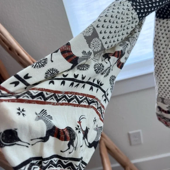 Sundance Black and Cream Patterned Blouse - Picture 3 of 4